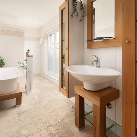 Vier Jahreszeiten Therme & Kliniken Naehe Freiburg & Schwarzwald Ideal Fuer Wellness Kur & Business Ausfluege 24h Check In- Wlan & Parken Gratis 3* Bad Krozingen