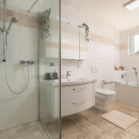 فندق Vier Jahreszeiten Therme & Kliniken Naehe Freiburg & Schwarzwald Ideal Fuer Wellness Kur & Business Ausfluege 24h Check In- Wlan & Parken Gratis باد كروزنغن