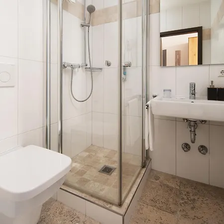 Vier Jahreszeiten Therme & Kliniken Naehe Freiburg & Schwarzwald Ideal Fuer Wellness Kur & Business Ausfluege 24h Check In- Wlan & Parken Gratis فندق 3*