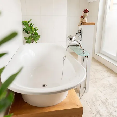 Vier Jahreszeiten Therme & Kliniken Naehe Freiburg & Schwarzwald Ideal Fuer Wellness Kur & Business Ausfluege 24h Check In- Wlan & Parken Gratis باد كروزنغن