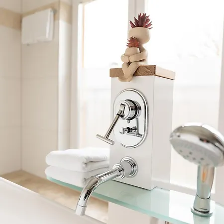 Vier Jahreszeiten Therme & Kliniken Naehe Freiburg & Schwarzwald Ideal Fuer Wellness Kur & Business Ausfluege 24h Check In- Wlan & Parken Gratis باد كروزنغن