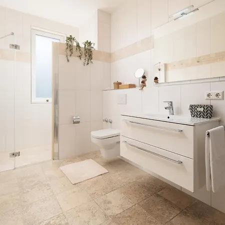 Vier Jahreszeiten Therme & Kliniken Naehe Freiburg & Schwarzwald Ideal Fuer Wellness Kur & Business Ausfluege 24h Check In- Wlan & Parken Gratis